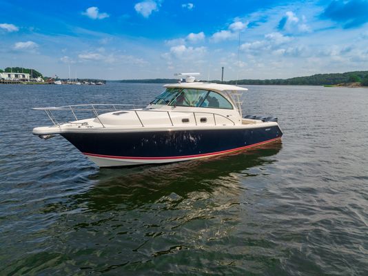 Pursuit 385 OS - main image