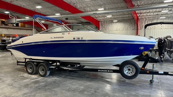 Rinker 246 BOW RIDER 