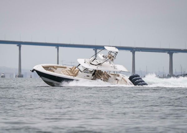 Everglades 435 Center Console image