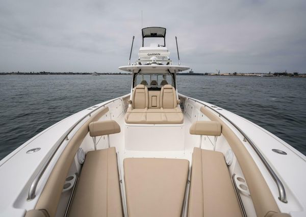 Everglades 435 Center Console image