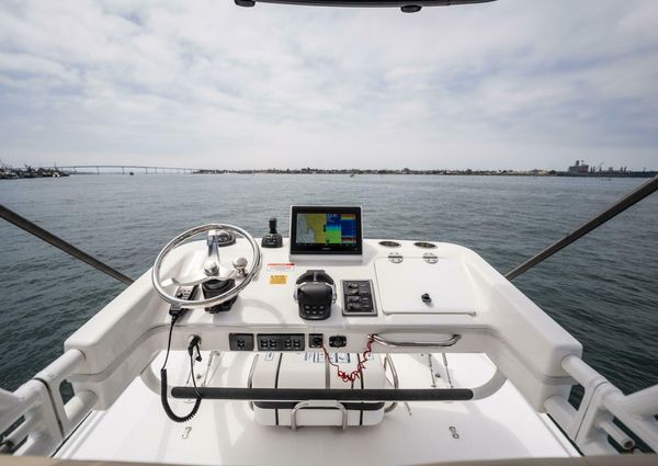 Everglades 435 Center Console image