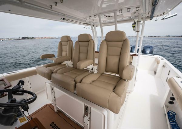 Everglades 435 Center Console image