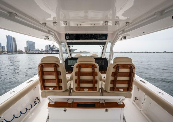 Everglades 435 Center Console image