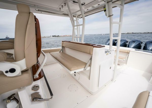 Everglades 435 Center Console image