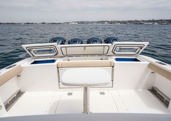 Everglades 435 Center Console image