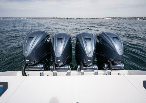 Everglades 435 Center Console image