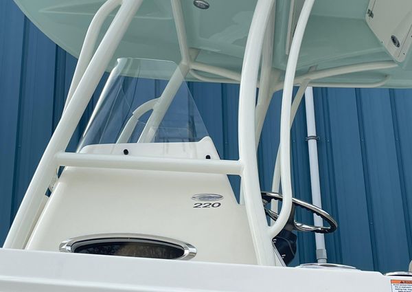 Cobia 220-CENTER-CONSOLE image