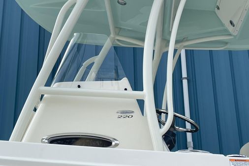 Cobia 220-CENTER-CONSOLE image