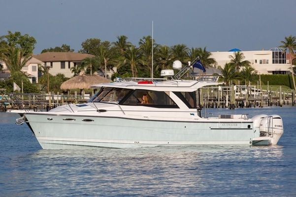 Cutwater C-302 Coupe - main image