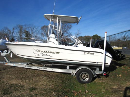 Seaswirl 18 CC Striper - main image