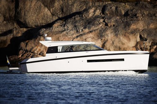 Delta Powerboats 33 Coupe image