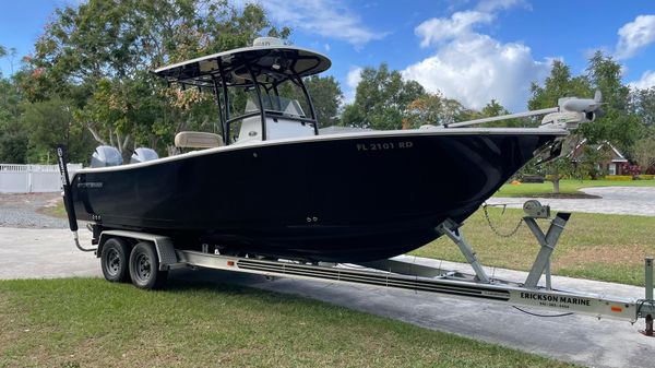Sportsman Heritage 251 Center Console