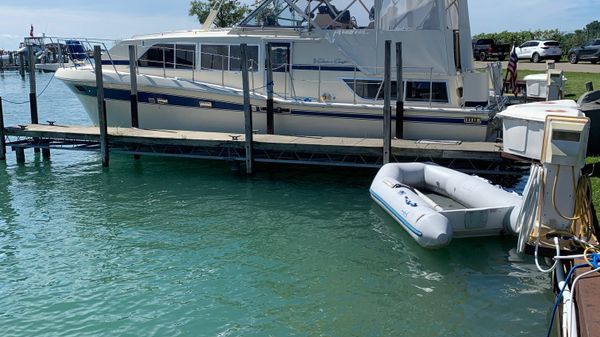 Chris-Craft 381 Motor Yacht 