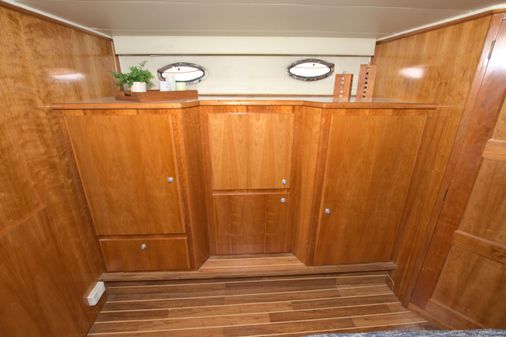 Navigator 5600 Pilothouse image