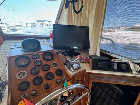 Tollycraft 48-COCKPIT-MOTOR-YACHT image