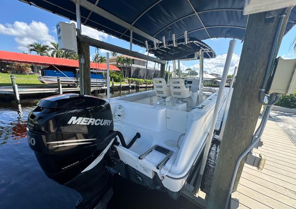 Boston Whaler 220 Outrage image