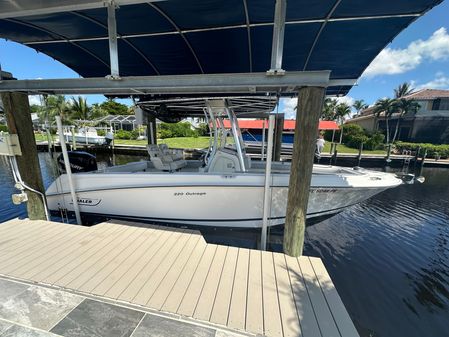 Boston Whaler 220 Outrage image