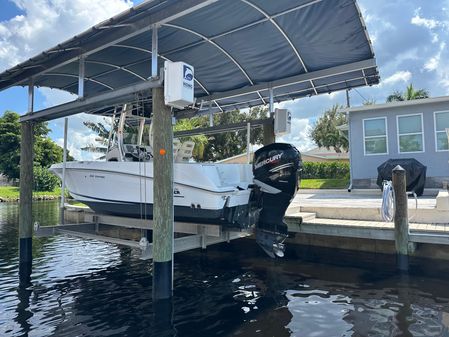 Boston Whaler 220 Outrage image