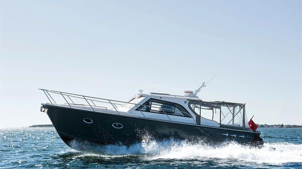 Yuka Yacht Lobster 12