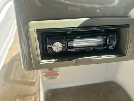 Crownline 220 LS image