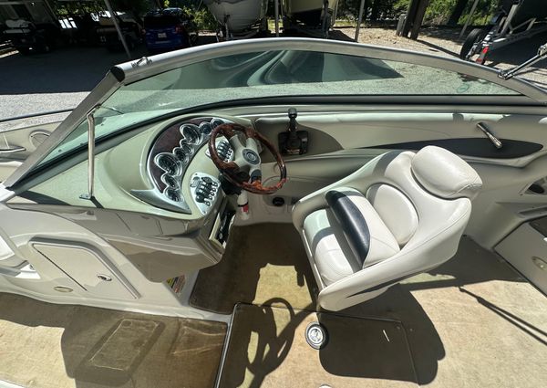 Crownline 220 LS image