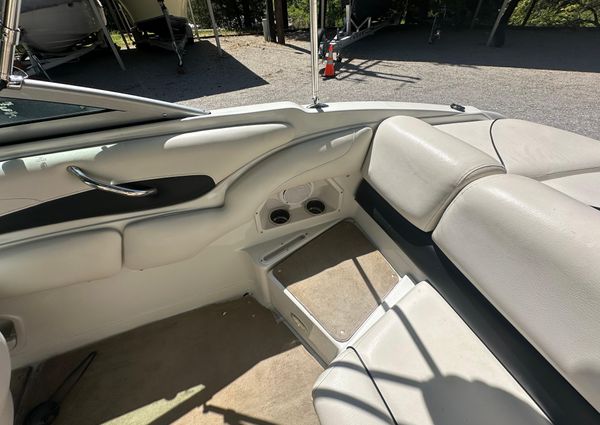 Crownline 220 LS image