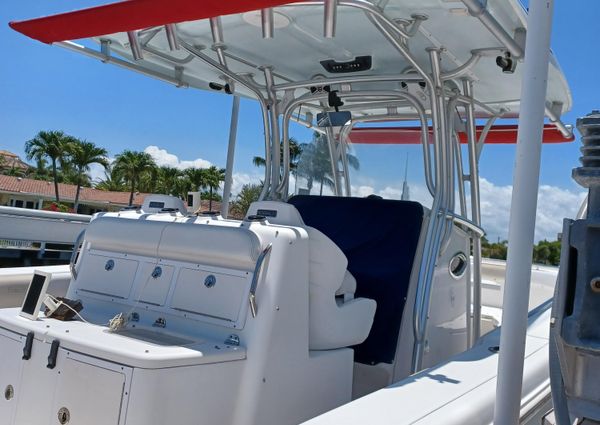 Robalo R300 Center Console image