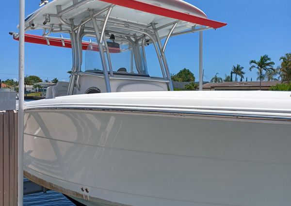 Robalo R300 Center Console image