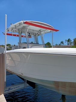 Robalo R300 Center Console image