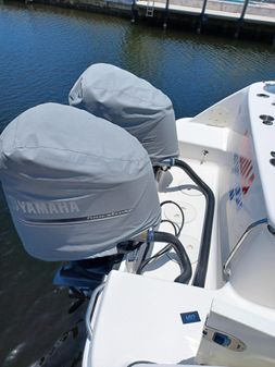 Robalo R300 Center Console image