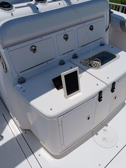 Robalo R300 Center Console image