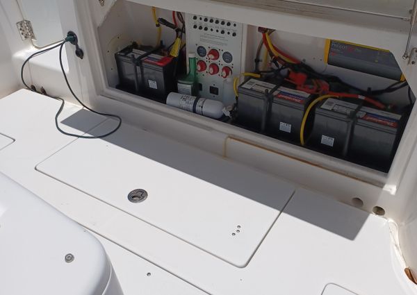 Robalo R300 Center Console image