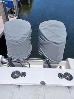 Robalo R300 Center Console image