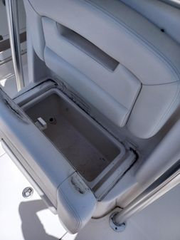 Robalo R300 Center Console image