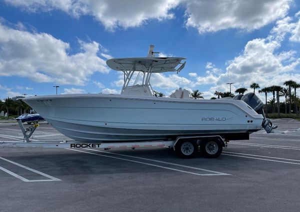 Robalo R300 Center Console image