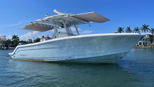 Robalo R300 Center Console 