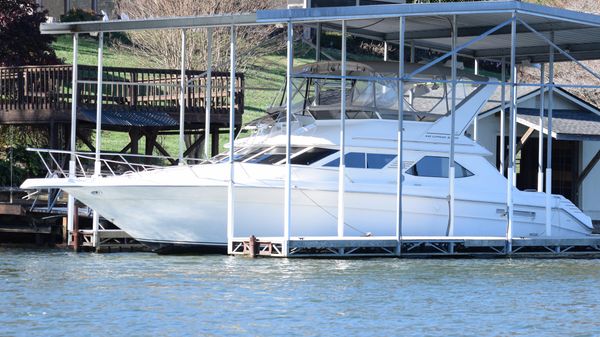 Sea Ray 44 Express Bridge