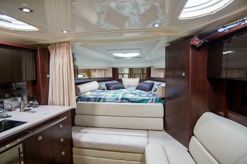 Monterey 320 Sport Yacht image