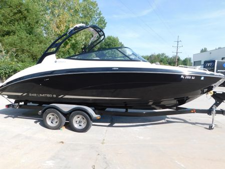 Yamaha Boats 242 Limited S image