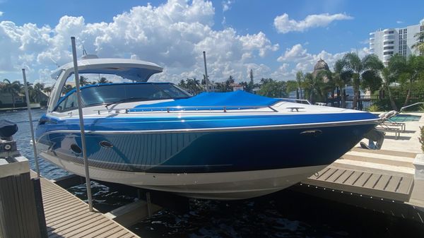 Formula 350 Crossover Bowrider