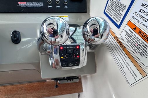 Sea Ray 350 Sundancer image