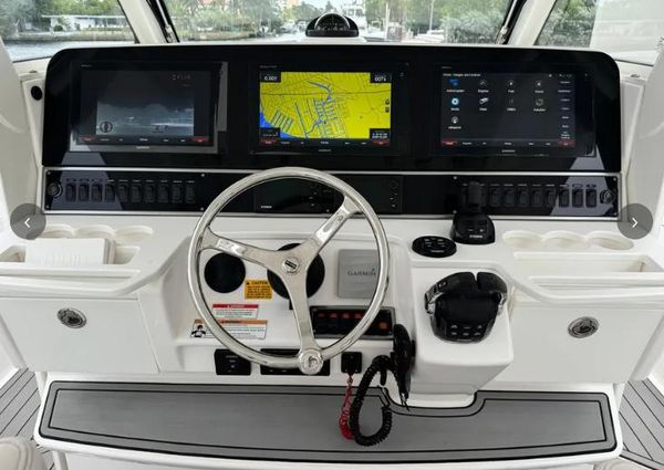 Everglades 435 Center Console image