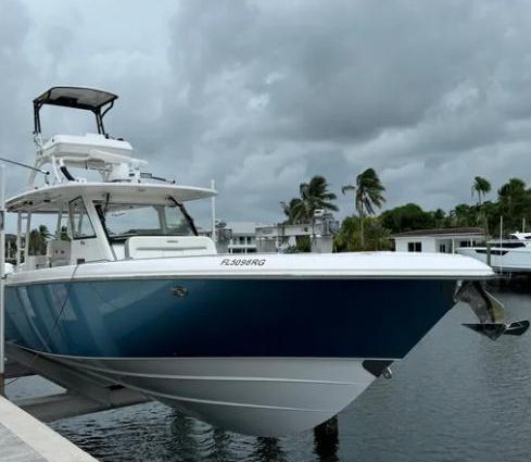 Everglades 435 Center Console image