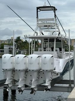 Everglades 435 Center Console image