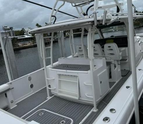 Everglades 435 Center Console image