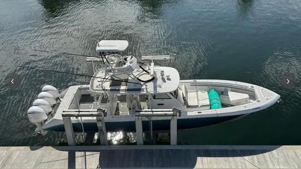 Everglades 435 Center Console