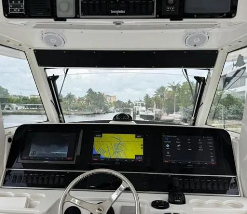 Everglades 435 Center Console image