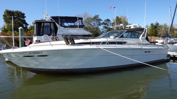 Sea Ray 390 Express Cruiser 