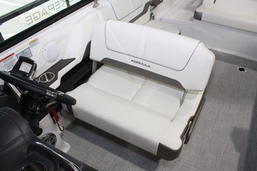 Formula 290 Bowrider image