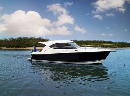 Riviera 3600 Sport Yacht image